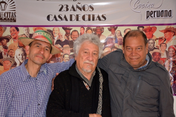 De izquierda a derecha: Carlos Gonzales, propietario fundador de Casa de Citas, Juan Manuiel Roca y Mario Ramón Mendoza,
